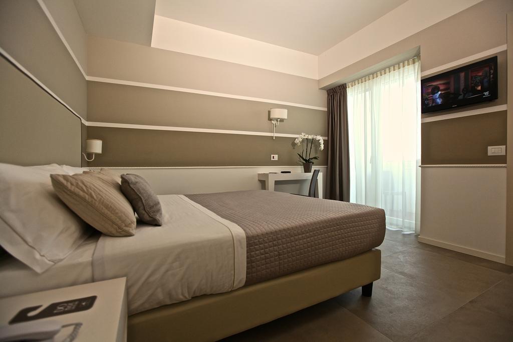 Hotel Ambassador Marotta Bagian luar foto