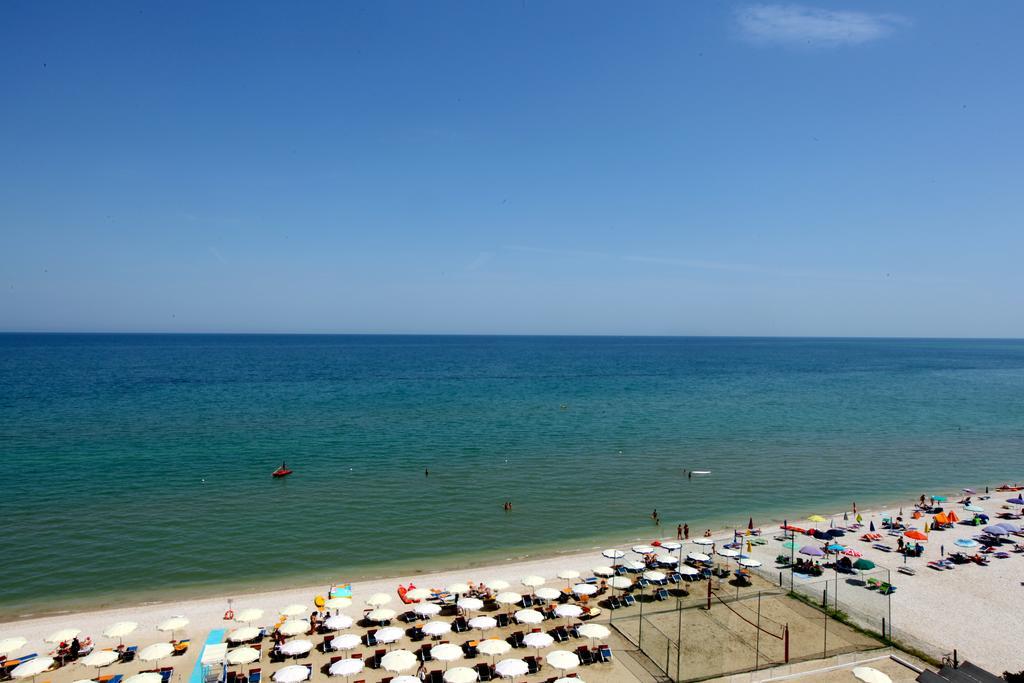 Hotel Ambassador Marotta Bagian luar foto