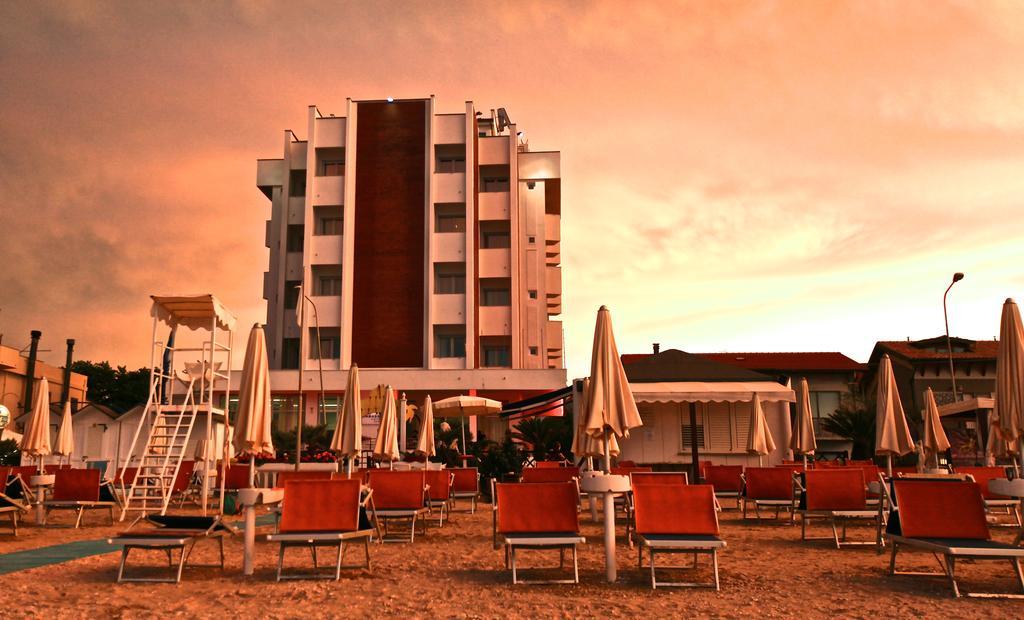Hotel Ambassador Marotta Bagian luar foto