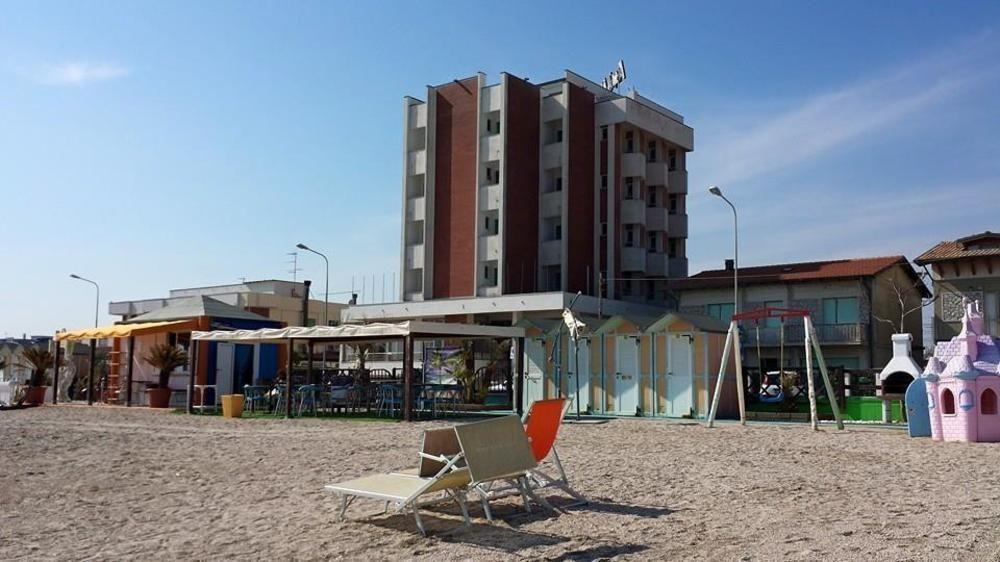Hotel Ambassador Marotta Bagian luar foto
