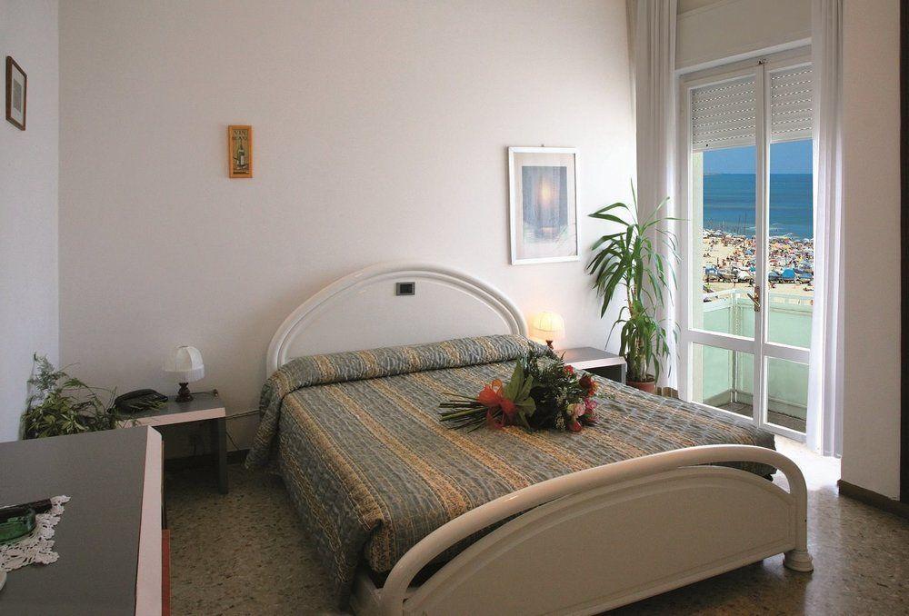 Hotel Ambassador Marotta Bagian luar foto