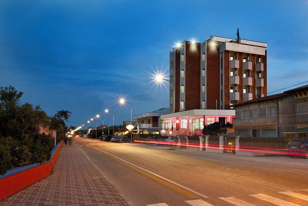 Hotel Ambassador Marotta Bagian luar foto