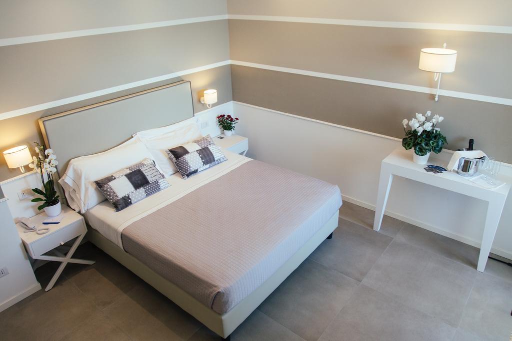 Hotel Ambassador Marotta Bagian luar foto