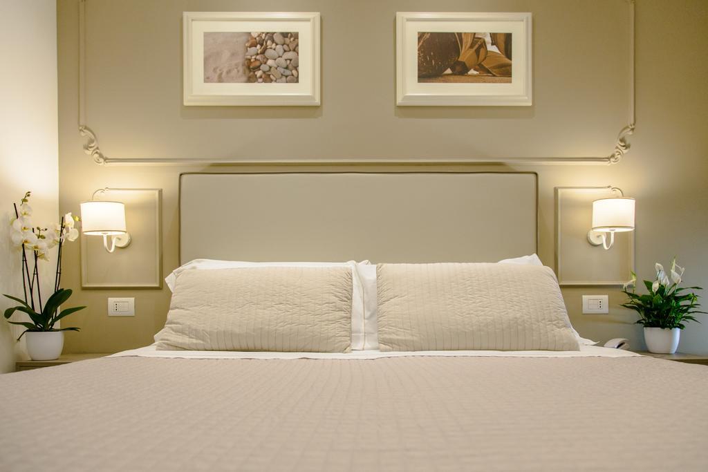 Hotel Ambassador Marotta Bagian luar foto