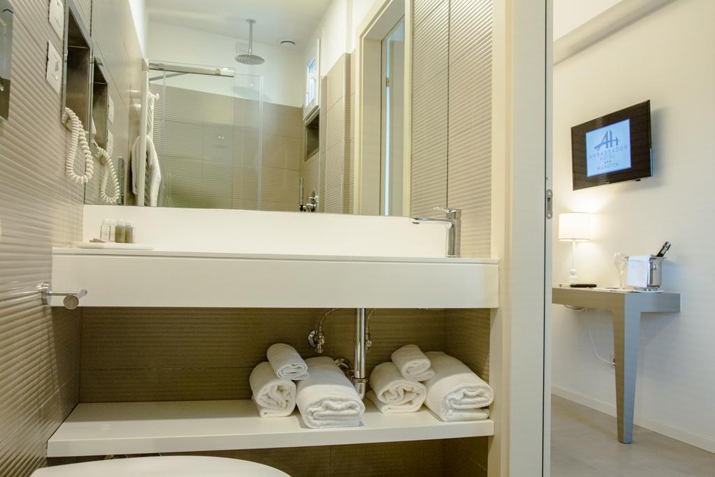 Hotel Ambassador Marotta Bagian luar foto