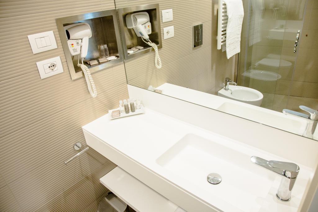 Hotel Ambassador Marotta Bagian luar foto