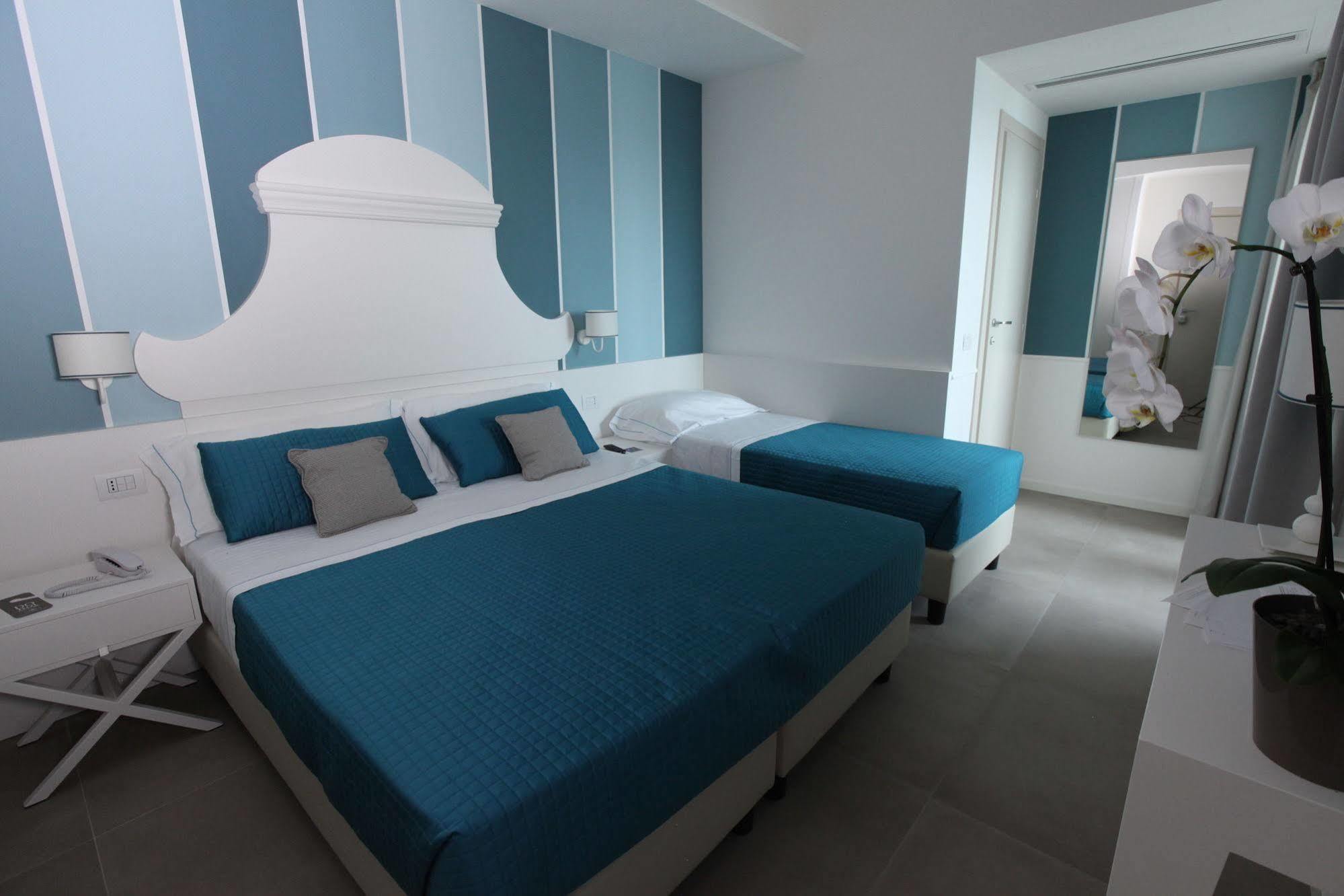 Hotel Ambassador Marotta Bagian luar foto