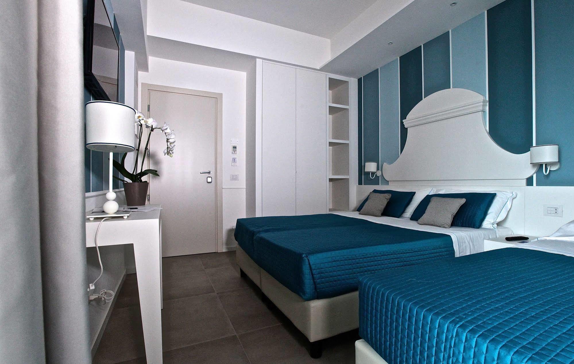 Hotel Ambassador Marotta Bagian luar foto