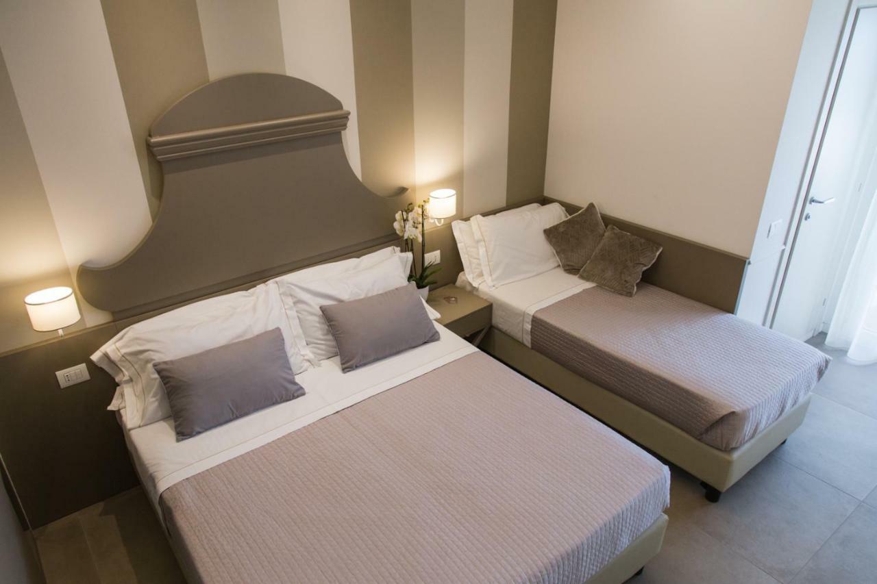 Hotel Ambassador Marotta Bagian luar foto